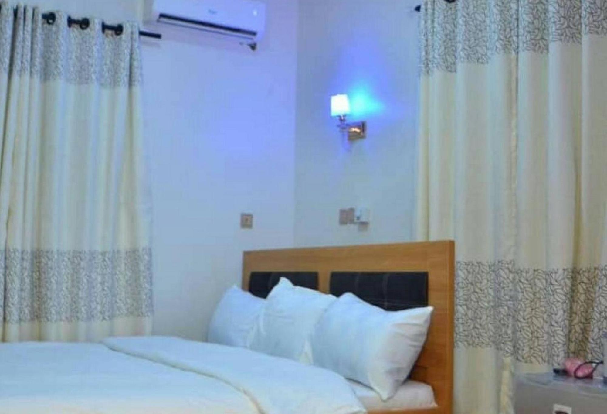 Room In Lodge - Seth Hotel Asaba Kültér fotó